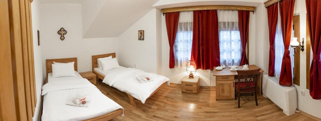 Guest Mansion, Гостински Палат Rostusa 외부 사진