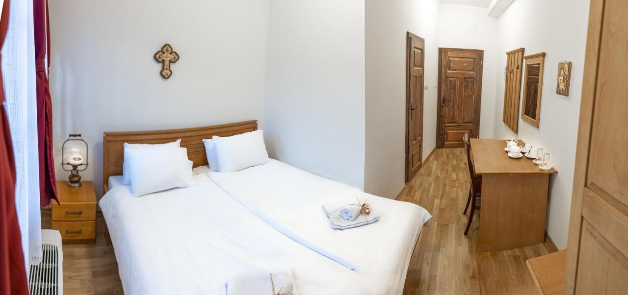 Guest Mansion, Гостински Палат Rostusa 외부 사진